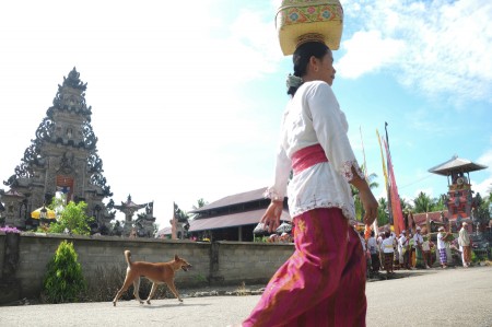 Walking to Pura