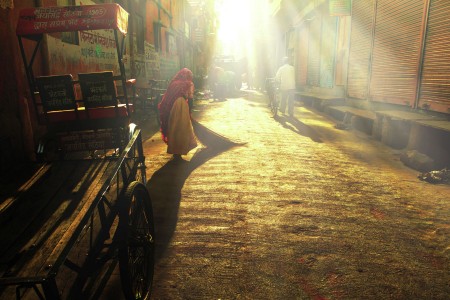 Aktiviti pagi di sebuah lorong..