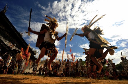 TARI PERANG SUKU DAYAK