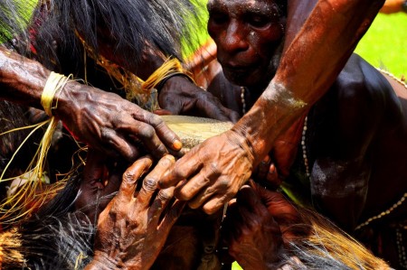 Tangan Tangan Bertuah