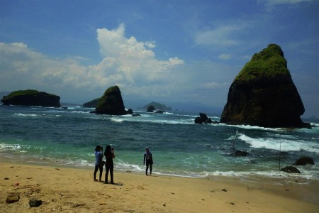 Eksis Di Tanjung Papuma