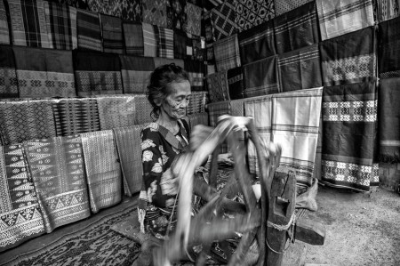 Membuat Kain Songket