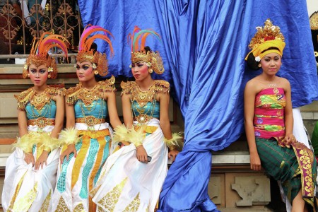 MENUNGGU GILIRAN