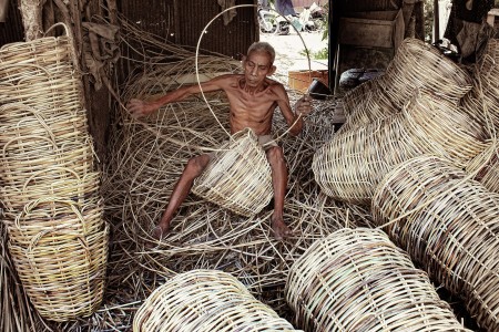 merubah rotan menjadi karya