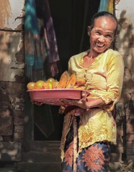 Perempuan Suku Tenganan Pegresingan