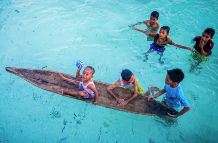 Anak-Anak Pantai Maratua