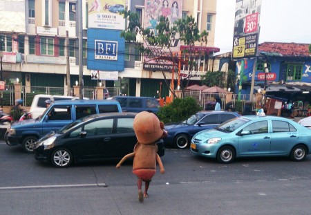 Badut Menyeberang