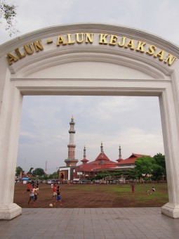 bermain bola di sore hari