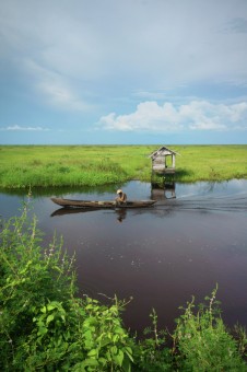 melintas sungai