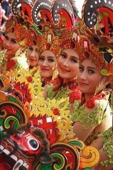 WARNA WARNI