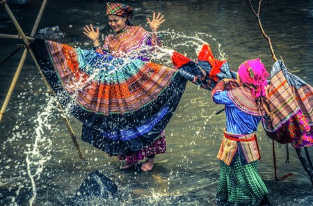 These girls ethnic Hmong fun