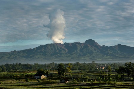 anak gunung kelud meletus 2