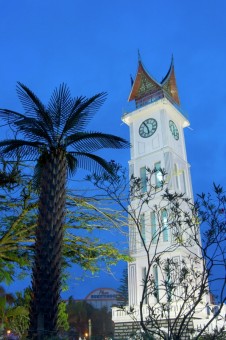 JAM GADANG