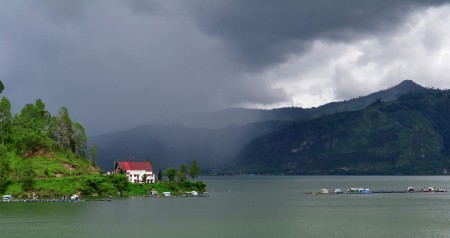 Danau Laut Tawar