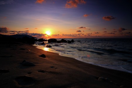 Senja di Pantai Kasih