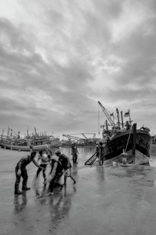 Di Pelabuhan