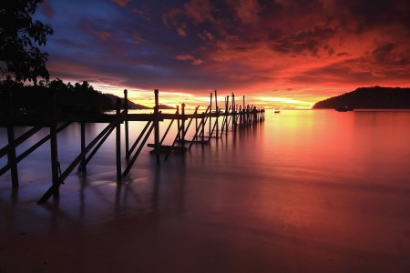 Dermaga Tua Pantai Carloz