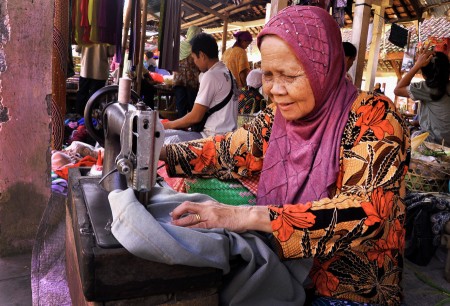 Penjahit tua