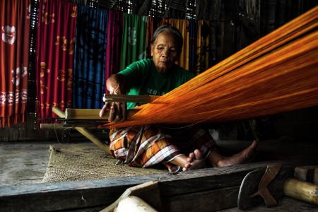 The toraja Traditional Weaver