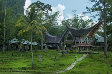 Menuju Tongkonan