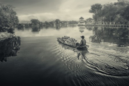 Penjual Kayu Terapung