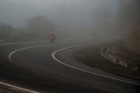 Menembus Kabut Pagi