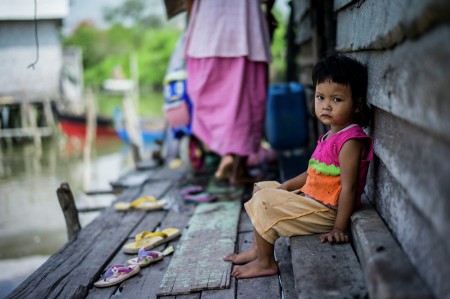 Anak perempuan di kampung belawan