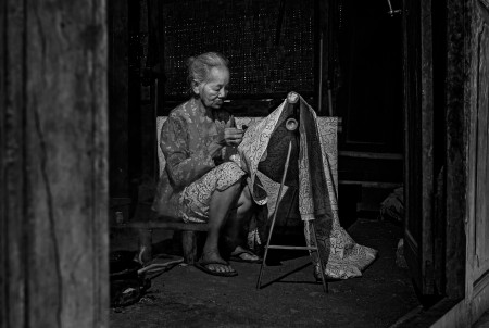 i live as batik maker