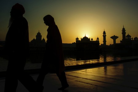 DEVOTEES AT GOLDEN TEMPLE