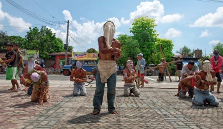 Mga Namamanata (Devotees)
