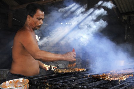 Traditional grilled fish maker