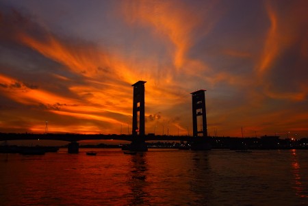 Senja di Ampera