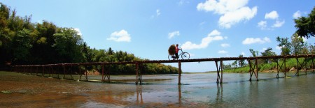 Melintasi Jembatan Sesek