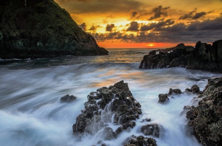 senja nan indah di pantai semeti