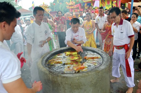 Ritual Mandi Minyak Panas