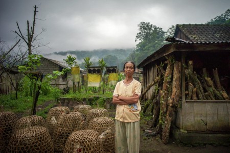 Chicken farmer from Tamblingan Lake