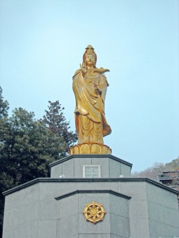 Patung Dewi Kwan Im