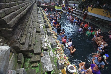 MELUKAT CEREMONY TAMPAK SIRING