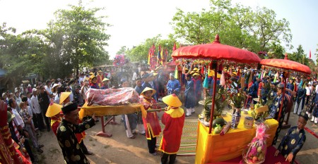 Her sacrifice Cau Ngoi Thanh Toan