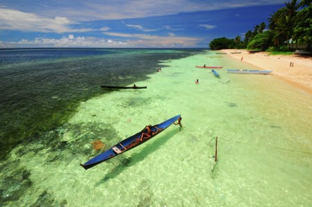 Anak Nelayan Pesisir Pantai Wanci Wakatobi