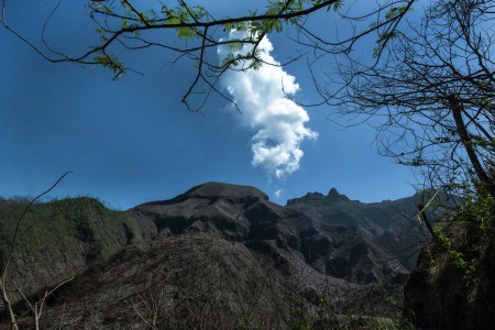 anak gunung kelud meletus 1