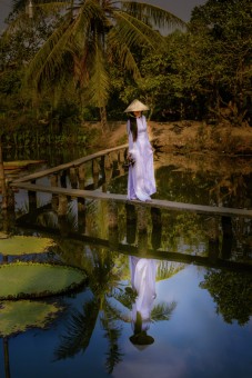 Girl in "Ao Dai"