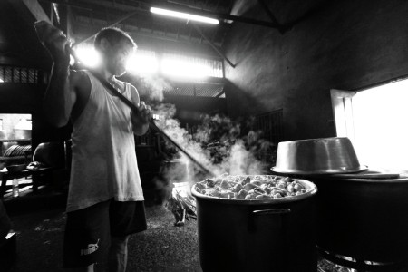 Mengaduk Ayam Kampung