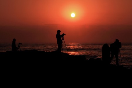 mengabadikan keindahan sunrise