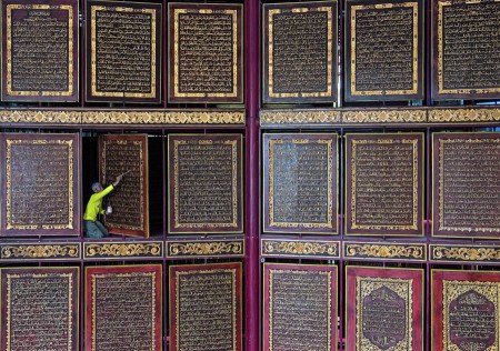 Repainting Giant Quran