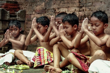 pray
