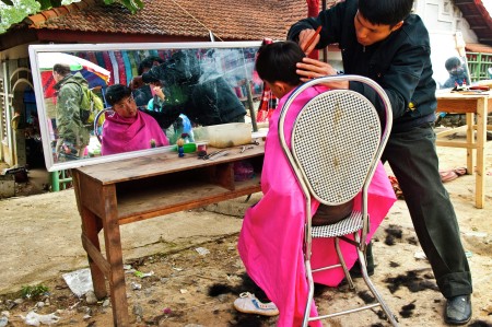 cutting the hair on the street