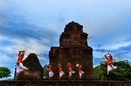 CHAM DANCE