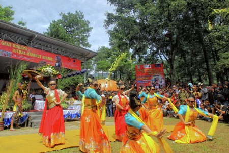TARIAN NDOLALAK