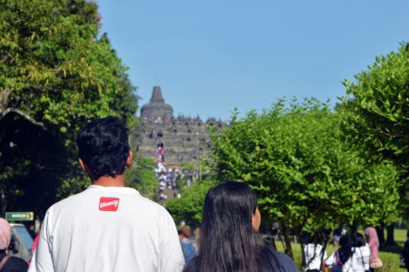Menuju puncak borobudur